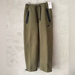 Nike Tech Fleece Sweatpants, men’s size small, NWT!